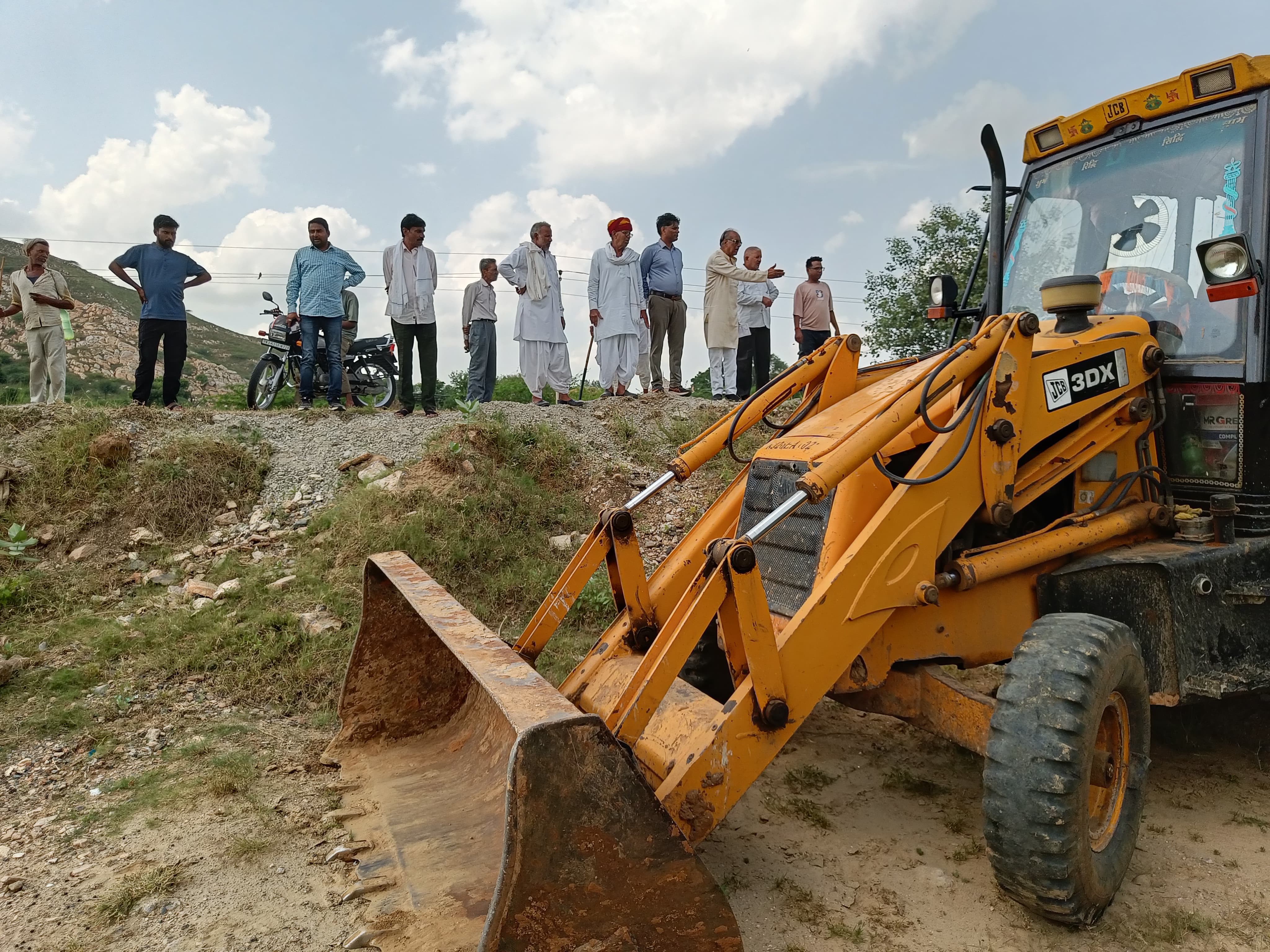प्रशासन ने अतिक्रमण पर कार्रवाई की