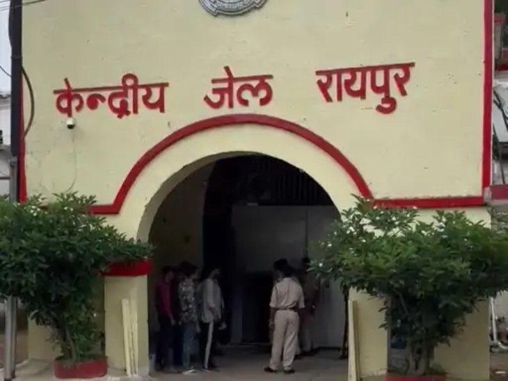 रायपुर SSP कैदी को गिरफ्तार करवाने या उसकी सूचना बताने वाले व्यक्ति को ₹5000 इनाम देने की घोषणा की है।