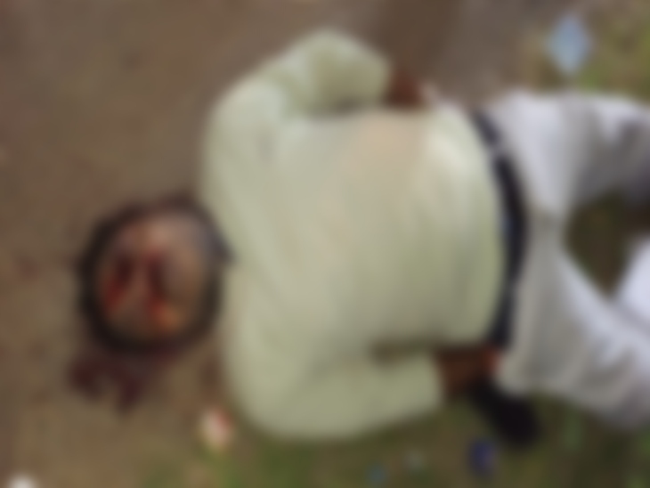 सिर पर रॉड से वार किया, जिससे युवक की मौत हो गई।