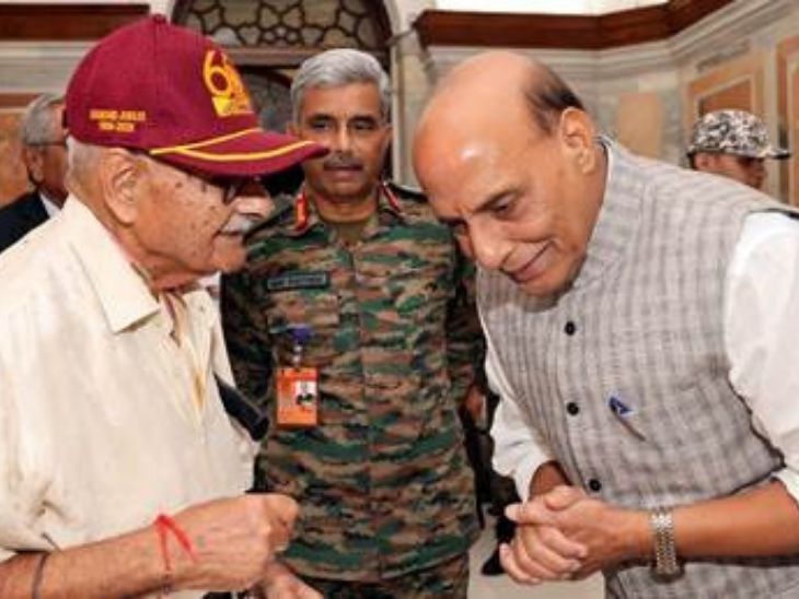 Rajnath Singh met the families of the 1965 war and the families of the martyrs - Dainik Bhaskar