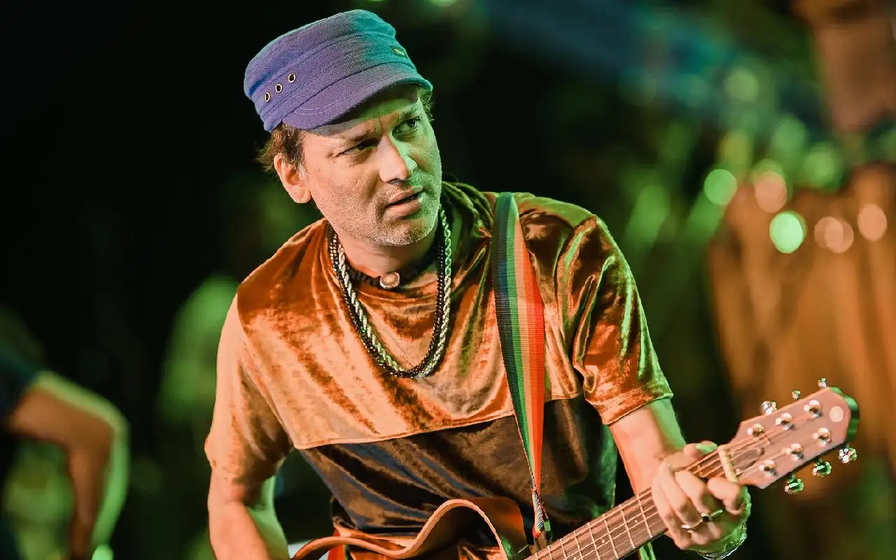 Zubeen sang songs in Assamese, Bengali and Hindi language films.