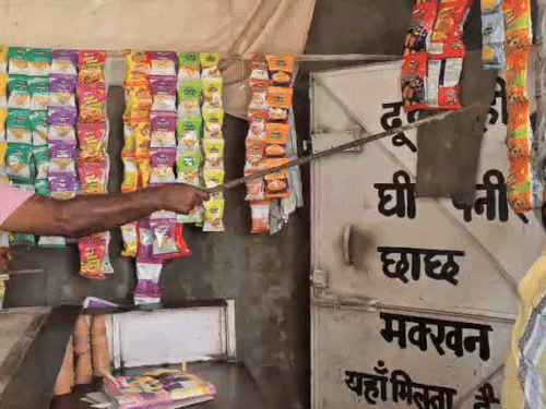 सूचना मिलने पर हरिभाऊ उपाध्याय नगर थाना पुलिस मौके पर पहुंच गई।