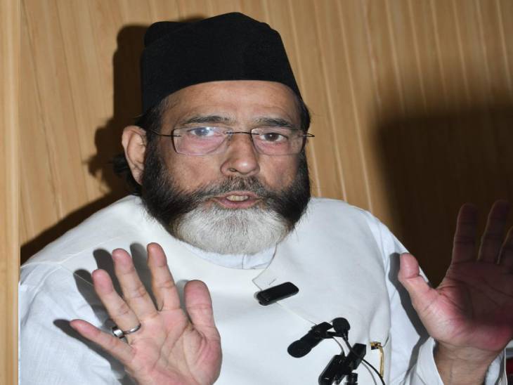 तौकीर रझा म्हणाले- मुस्लिमांना मजबूर करू नका: नेपाळ-श्रीलंकेपेक्षा भारतात जास्त मुस्लिम, रस्त्यावर उतरले तर कोण जबाबदार? तौकीर रझा म्हणाले, "राहुल गांधी मत चोरीचा मुद्दा उपस्थित करत आहेत. हे फक्त एका राज्यापुरते मर्यादित नाही."
