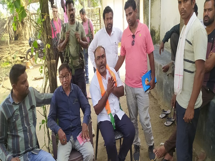 जिला मुख्यालयों में भाजपा नेताओं की चौपाल लगती है। यहां रात बिताते हैं।