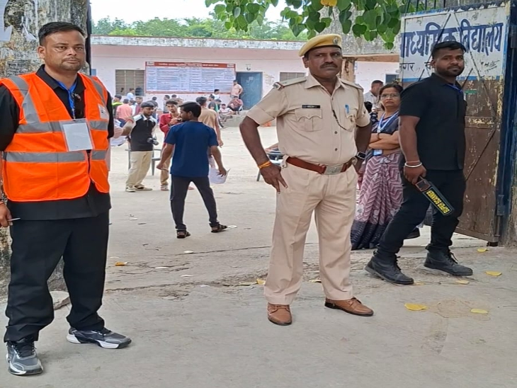 परीक्षा केंद्र पर लगाये गए 2 बाउंसर