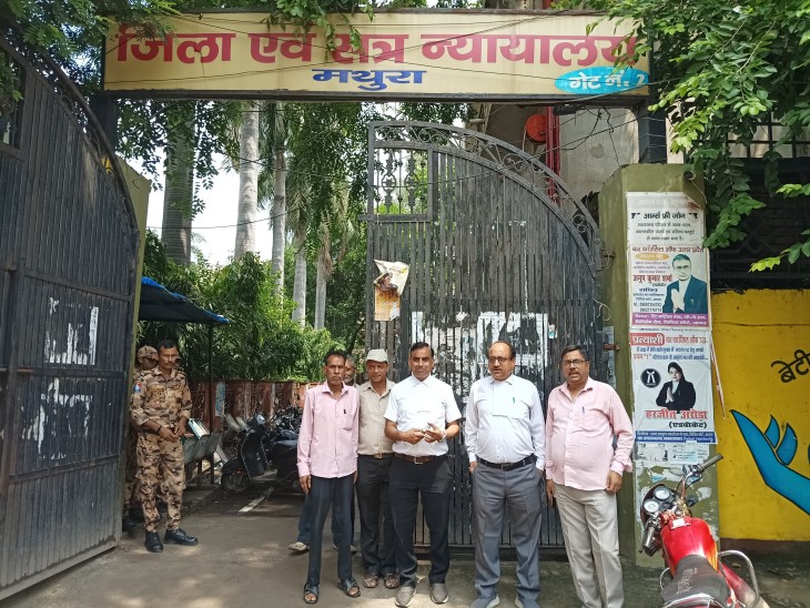 कोर्ट में दाखिल याचिका में कहा गया है कि मंदिर में मंगला दर्शन नहीं होते