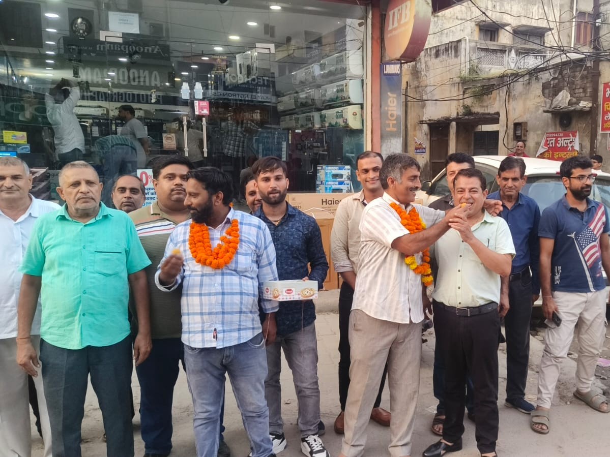 सोनीपत गुरुद्वारा रोड मार्केट एसोसिएशन चुनाव:  विमल किशोर को फिर चुना गया प्रधान; 22 साल से संभाल रहे प्रधानी, ढोल बजे – Gohana News