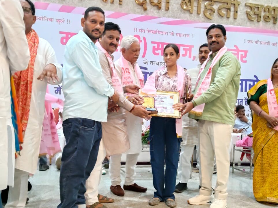 समारोह में चाकसू, बस्सी, बगरू, चौमू, आमेर, झोटवाड़ा और जयपुर शहर व ग्रामीण क्षेत्रों से हजारों की संख्या में लोग शामिल हुए।