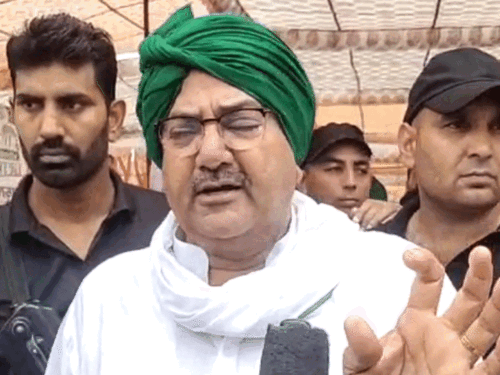 इनेलो के राष्ट्रीय अध्यक्ष अभय चौटाला और पूर्व उपराष्ट्रपति जगदीप धनखड़। -फाइल फोटो - Dainik Bhaskar