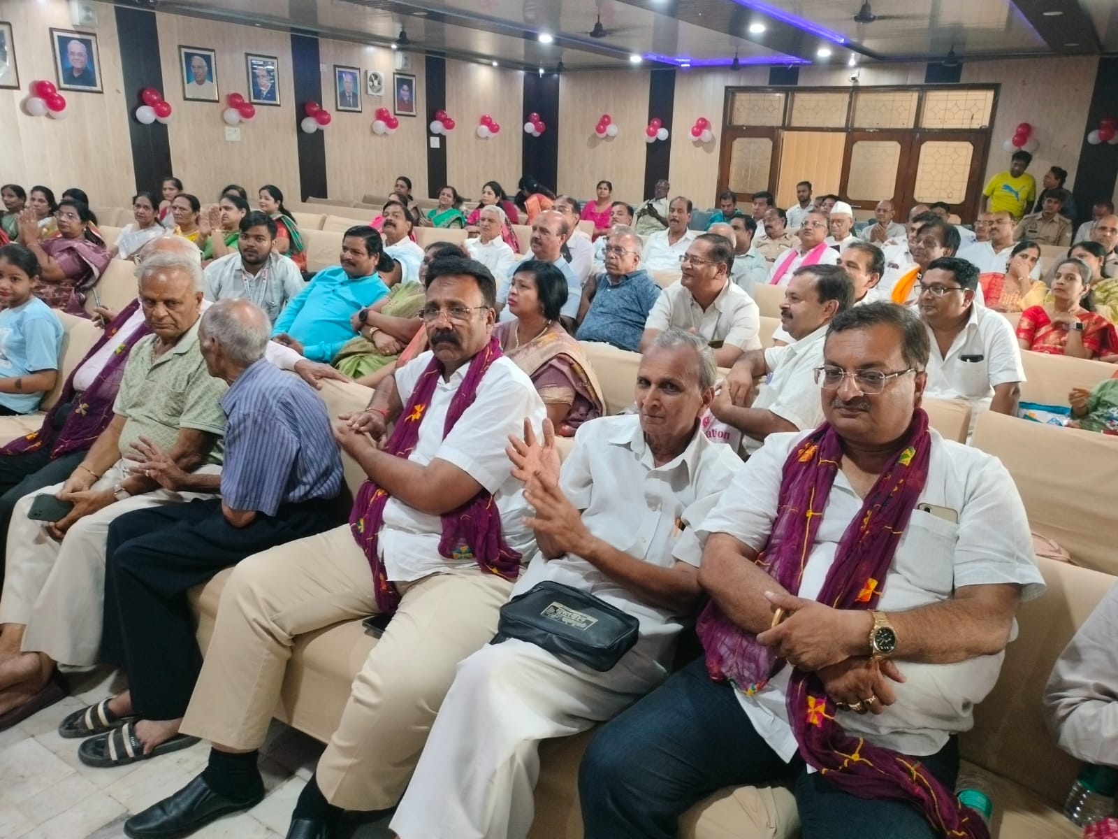कार्यक्रम में मौजूद जैन समाज के लोग
