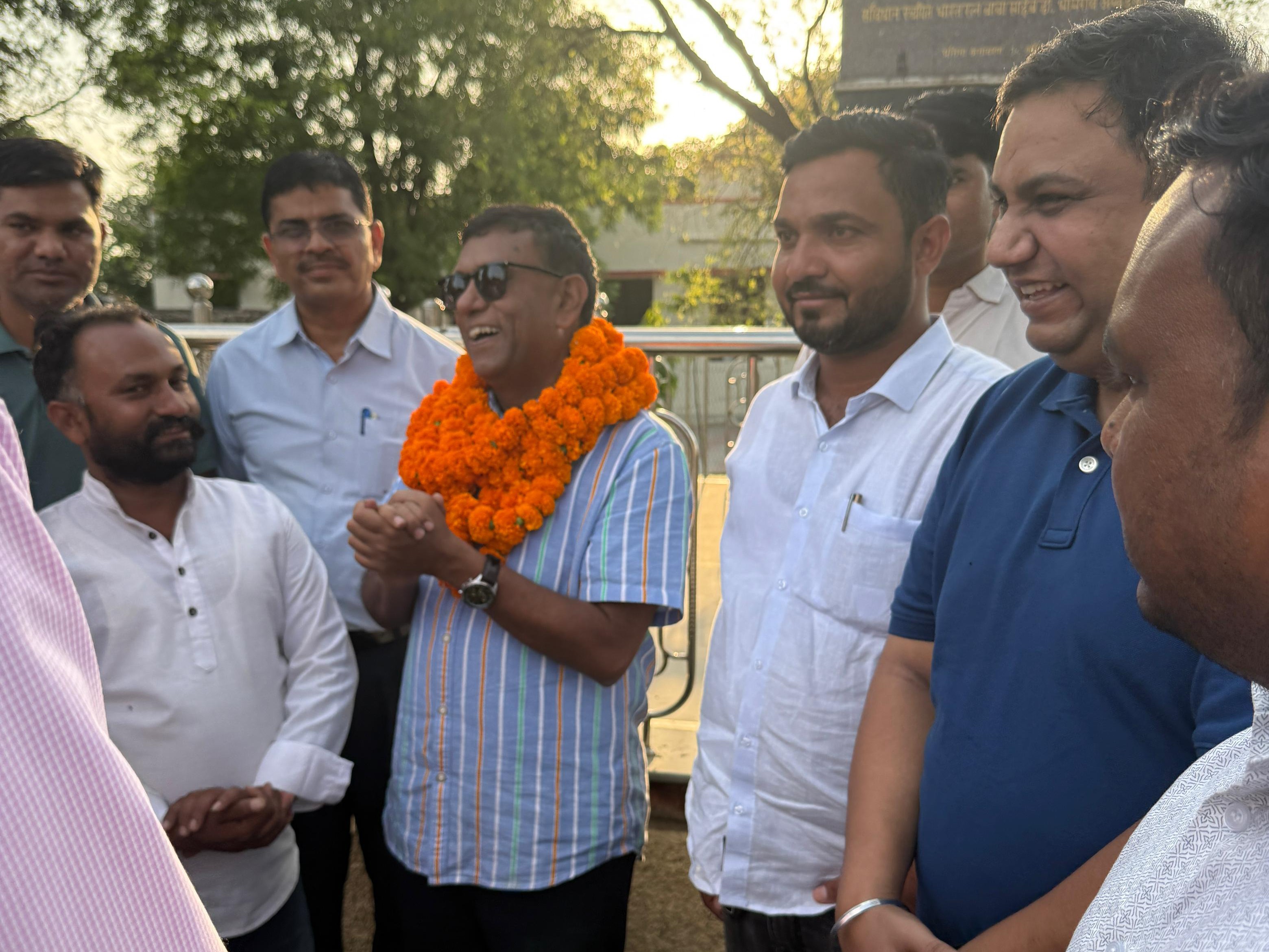 Former DGP Ravi Prakash Mehrada welcomed in Fatehpur | फतेहपुर में ...