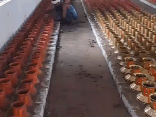 मंदिर में मनोकामना ज्योति कलश प्रज्वलित करने की तैयारी।