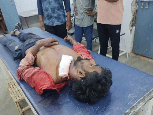 चाकू से गर्दन में वार किया, ब्लीडिंग होने से युवक की मौत हो गई।