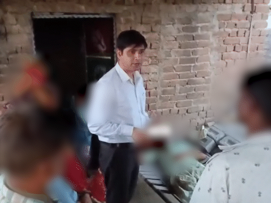 जैसे ही पाली CMHO को सोशल मीडिया पर मासूम का वीडियो मिला, उन्होंने तुरंत टीम को रवाना कर बच्ची को पाली के बांगड़ हॉस्पिटल में भर्ती कराया।