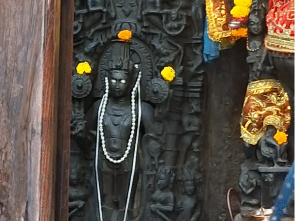 चौंसठ योगनी मंदिर दर्शन के लिए मां नर्मदा ने मोड़ी थी अपनी धारा।
