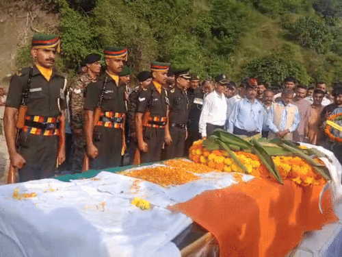 शहीद का गंगलोह गांव में राजकीय सम्मान के साथ अंतिम संस्कार किया गया।  - Dainik Bhaskar