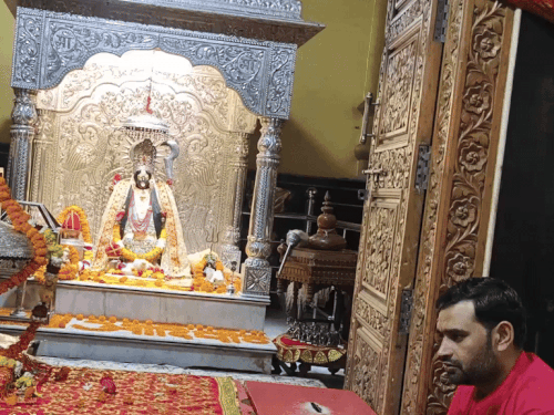 A large crowd of devotees throngs the Navratri at the Bhadrakali temple.