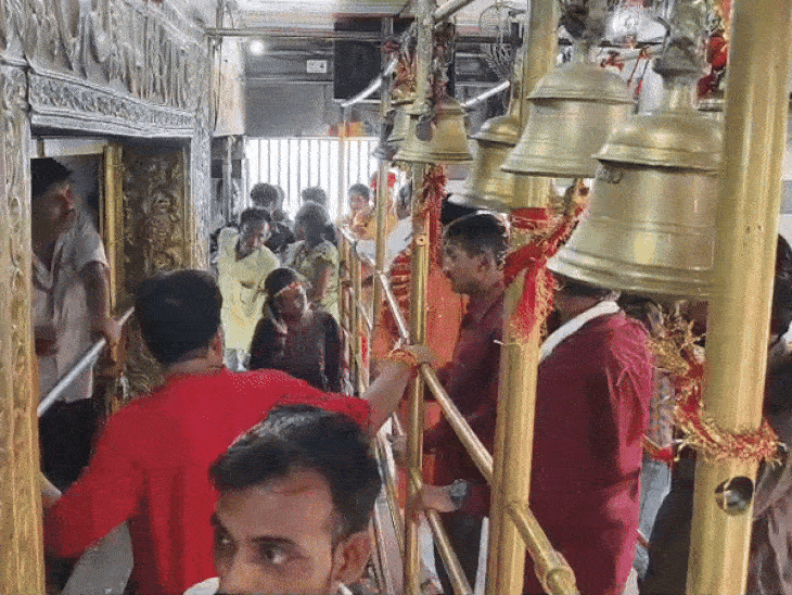 मंदिर में भक्तों को दर्शनों के लिए विशेष व्यवस्था की गई है।