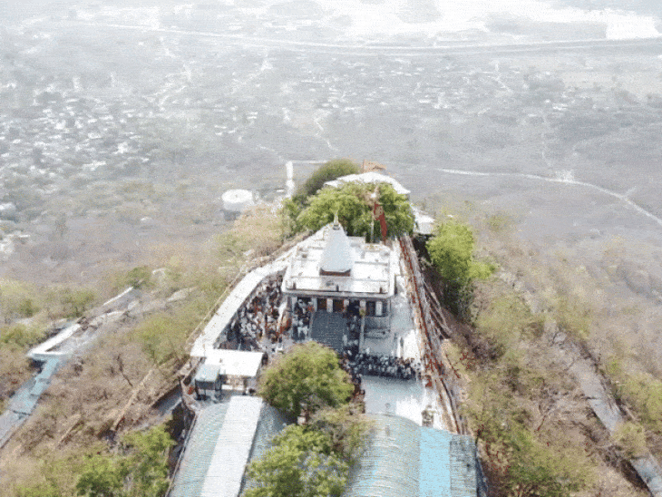 ड्रोन व्यू में माता का दरबार भव्य दिखता है।