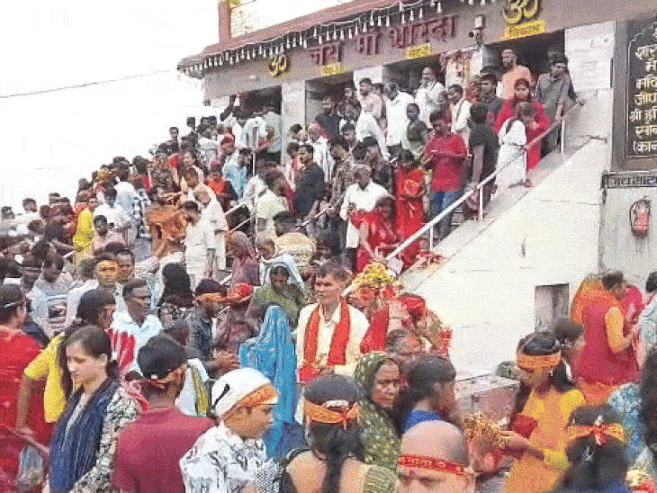 माता के मंदिर में दर्शन के लिए रोजाना भक्तों की भीड़ रहती है।