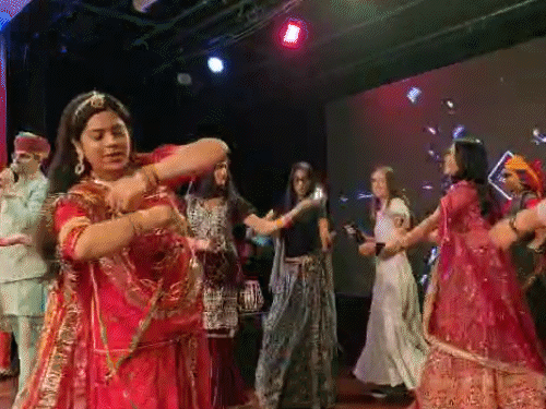 महिलाओं ने घूमर पर डांस किया।