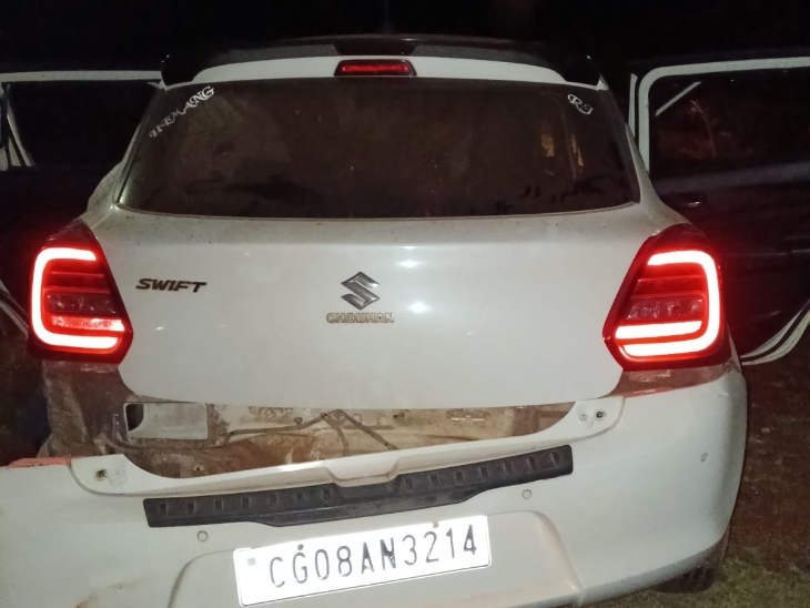 हादसा इतना भयानक था की गाड़ी पूरी तरह क्षतिग्रस्त हो गई।