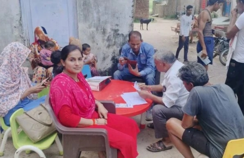 गांवों के सर्वे कर रही टीम बीपीएल परिवारों का भौतिक सत्यापन करेगी। इसके बाद वंचित परिवारों को योजनाओं से जोड़कर लाभ पहुंचाया जाएगा। फाइल फोटो।