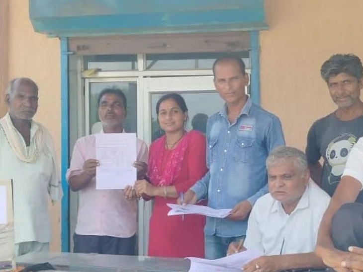 स्थानीय स्तर के अधिकारियों को परिवार के चयन और योजनाओं की स्थिति के बारे में हर महीने की जानकारी को अपडेट कराना होगा।
