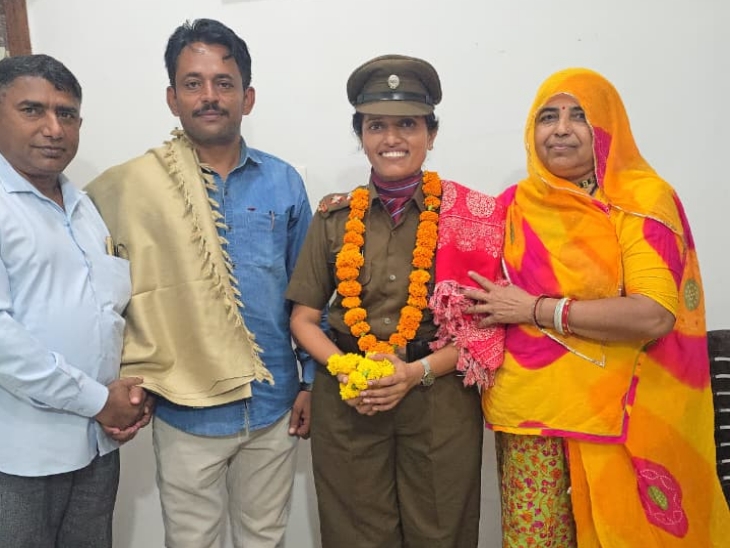 बाड़मेर पहुंचने पर सभी ने सरिता को बधाइयां दी।