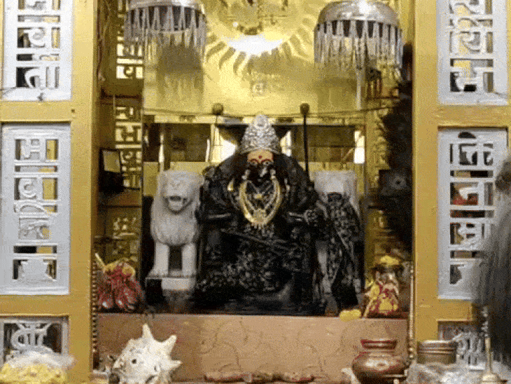 कैंसर पहाड़ी पर स्थित है मांढरे वाली माता का मंदिर।