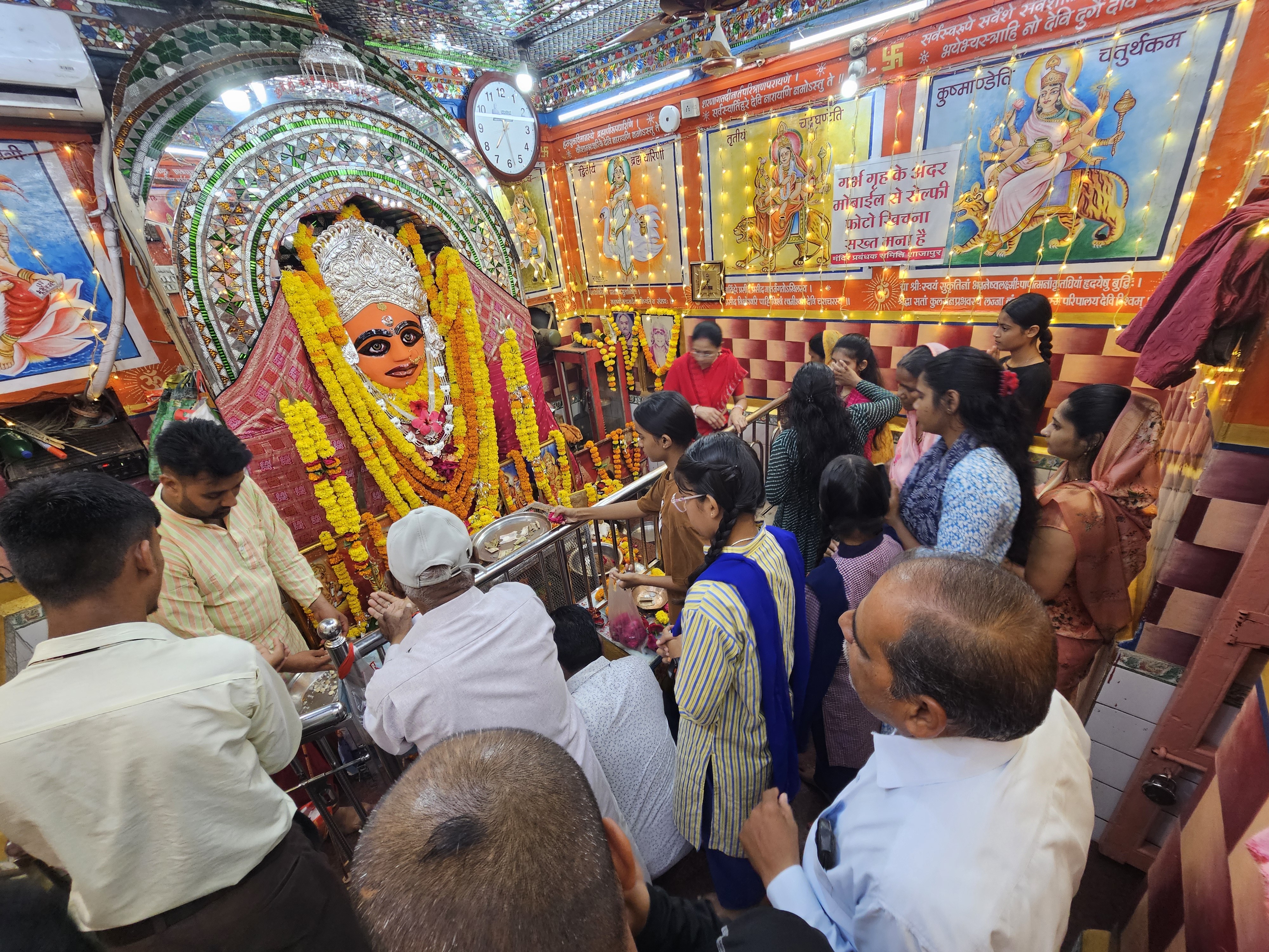 Shari Rajpot Mother Rajarajeshwari was adorned in the form of Shailputri.