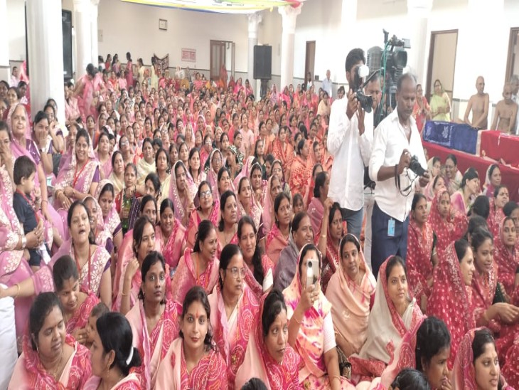 विशाल महिला अधिवेशन में जिले के अलावा कोटा, बूंदी आदि जिलों से भी बड़ी संख्या में महिलाएं आई।