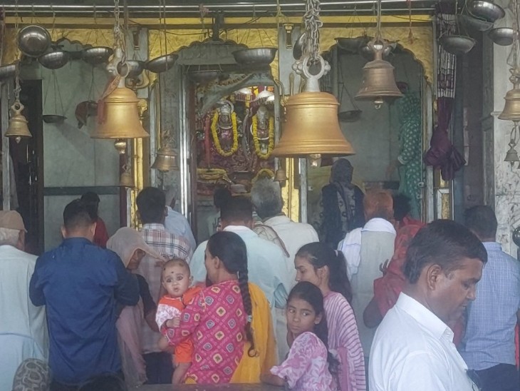 नवरात्रि शुरू होने के साथ ही चांदली माताजी के मंदिर में भी श्रद्धालुओं की भीड़ बढ़ गई है।