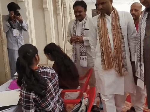 सांसद सीपी जोशी ने आर्ट एग्जिबिशन का किया अवलोकन।