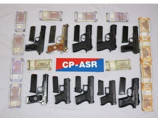 अमृतसर में हवाला नेटवर्क से जुड़े 3 पकड़े:  पाकिस्तानी हेंडलर्स से जुड़े हैं आरोपी, 10 मॉडर्न हथियार भी बरामद – Amritsar News