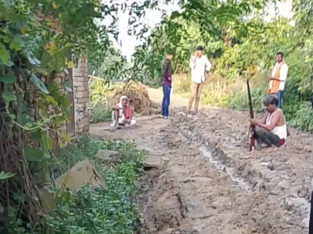 आरोपी ने भाई के सीने में मारी गोली।