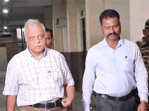नान घोटाला केस के आरोपी रिटायर्ड IAS आलोक शुक्ला ने सरेंडर किया।