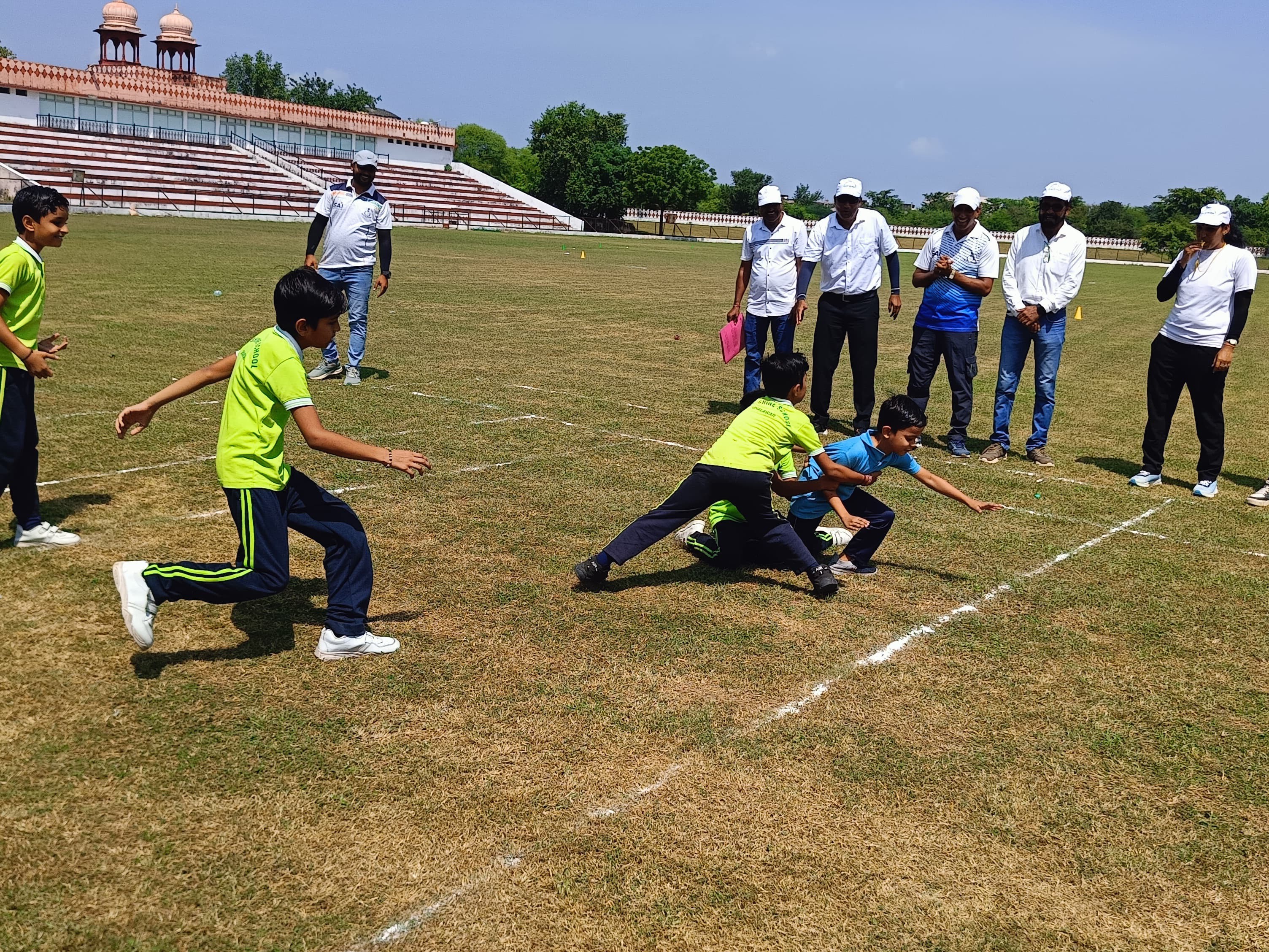 बच्चों ने कबड्डी में दिखाया दमखम।