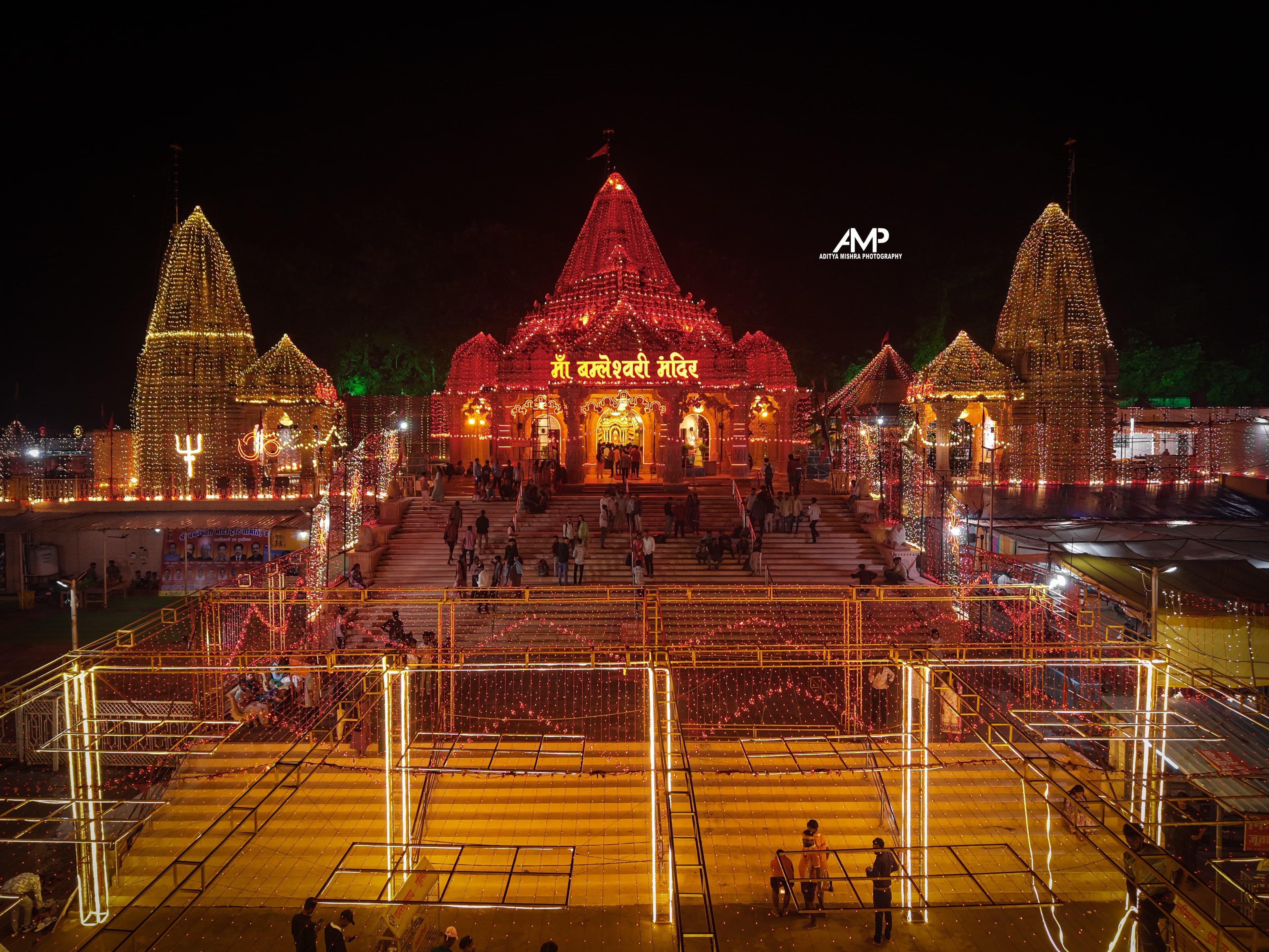 बम्लेश्वरी मंदिर की सजावट।