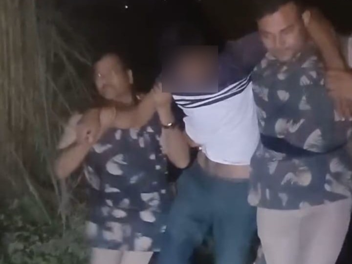 25 हजार का इनामी गोतस्कर गिरफ्तार:  बदायूं में मुठभेड़ के दौरान आरोपी और सिपाही घायल, तमंचा-कारतूस बरामद – Badaun News