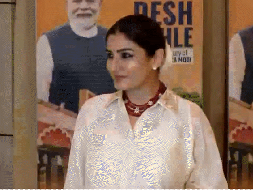 'मेरा देश पहले' कार्यक्रम में रवीना भी पहुंचीं।