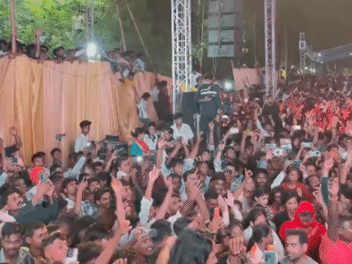 बिलासपुर के अरपा तट पर 2 लाख वर्गफीट में प्रदेश का सबसे बड़ा पंडाल सजाया गया है। अलग-अलग सांस्कृतिक कार्यक्रम किए जा रहे हैं।