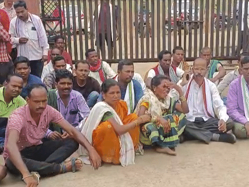 इस घटना के बाद छात्र के परिजनों के रो-रोकर बुरा हाल है।