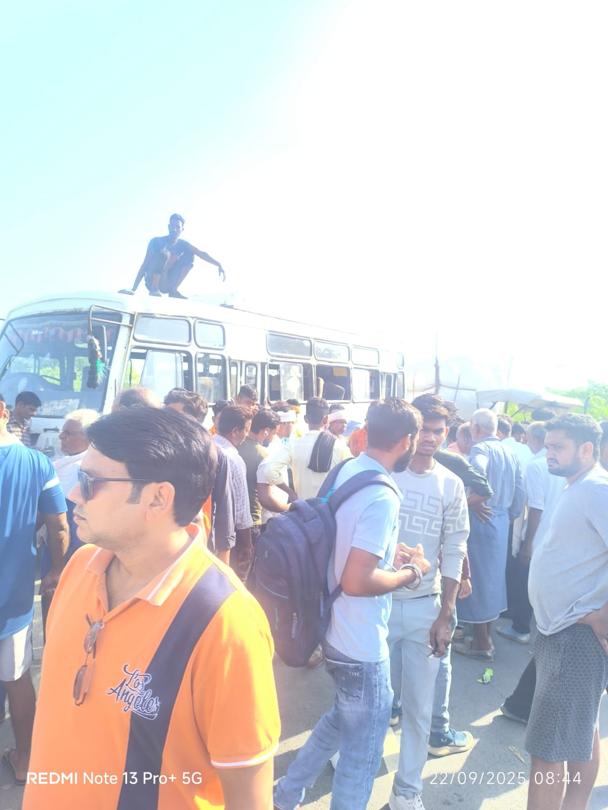 लोगों ने हाईवे पर लगाया जाम