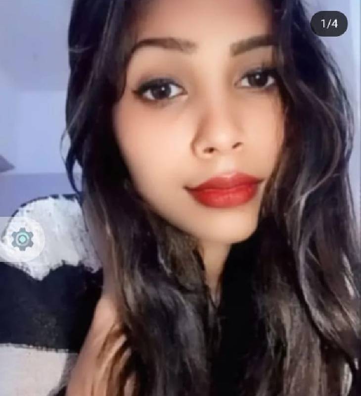 आकांक्षा अपने इंस्टाग्राम पर लगातार अपनी तस्वीरें पोस्ट करती रही थीं। हालांकि अब उसका अकाउंट ब्लॉक है।