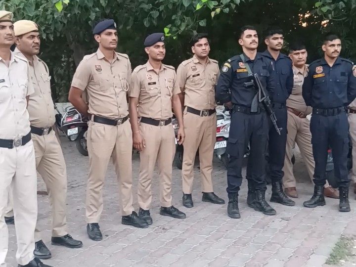 Police force stationed outside the hospital after the incident.