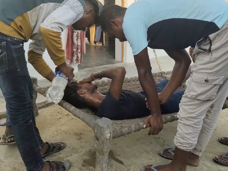 मोहित का छोटा भाई राजेंद्र भी सबको संभलाते संभलाते खुद ही बेहोश हो गया।