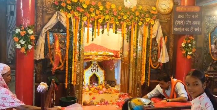 कोरबा जिले के सबसे प्रसिद्ध धार्मिक स्थल सर्वमंगला मंदिर में नवरात्रि के पहले दिन श्रद्धालुओं की भीड़ रही। लोग पूजा अर्चना करने पहुंचे।
