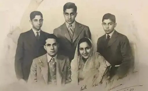 ভরতপুরের মহারাজা ব্রিয়াস সিং (বিই)। ব্রিটিশ কৌর একসাথে বসে আছেন। রাজা মানুষ সিঙ্গাগ শরান শরান শরহ (বাচু সিং) এবং মার্কিন যুক্তরাষ্ট্রে ফিরে এসেছিলেন। (ফাইল ফটো)