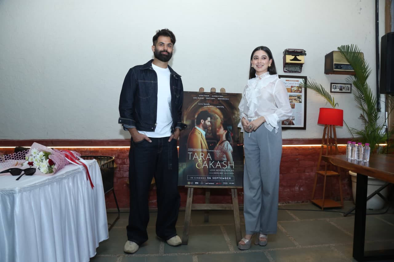 दोनों ने मालवीय नगर स्थित टीजीआईडी में मीडिया से बातचीत की और फिल्म से जुड़े अनुभव साझा किए।